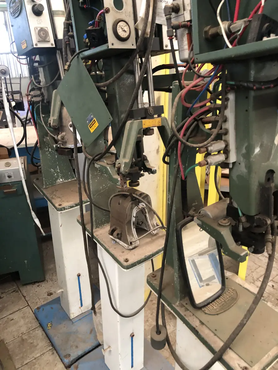 LOTE 125 - 3 prensas ativadoras marca Internacional