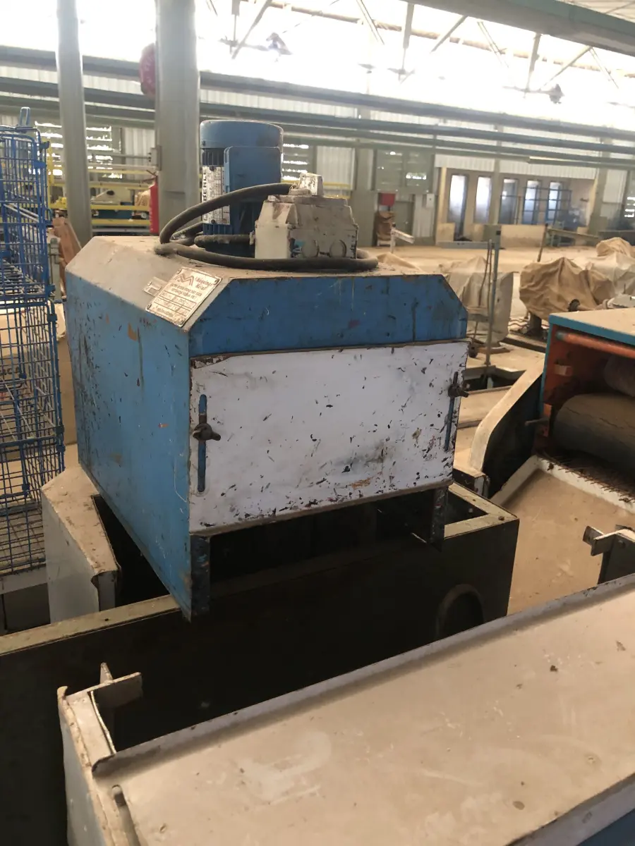 LOTE 102 - 5 estufas vento norte grande e pequenas