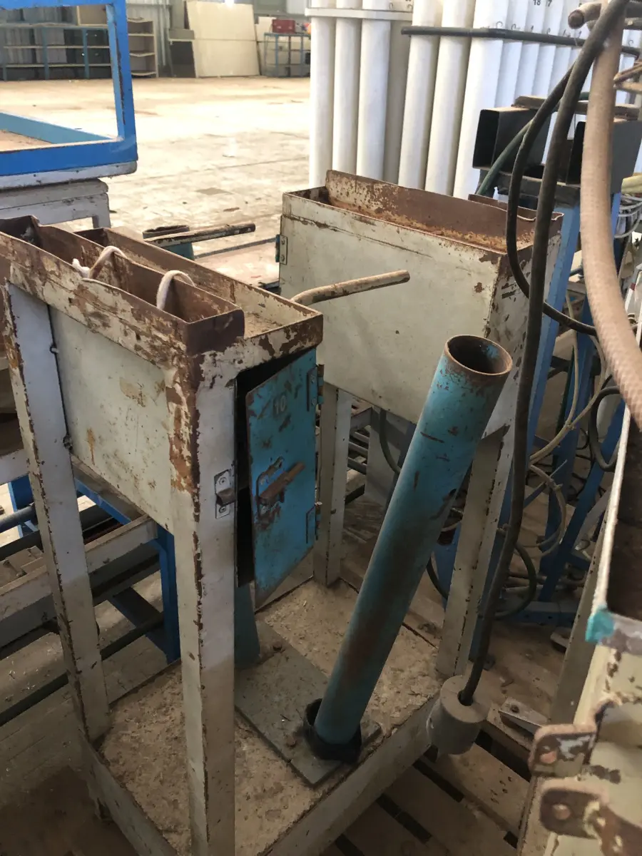 LOTE 070 - 3 pedestais