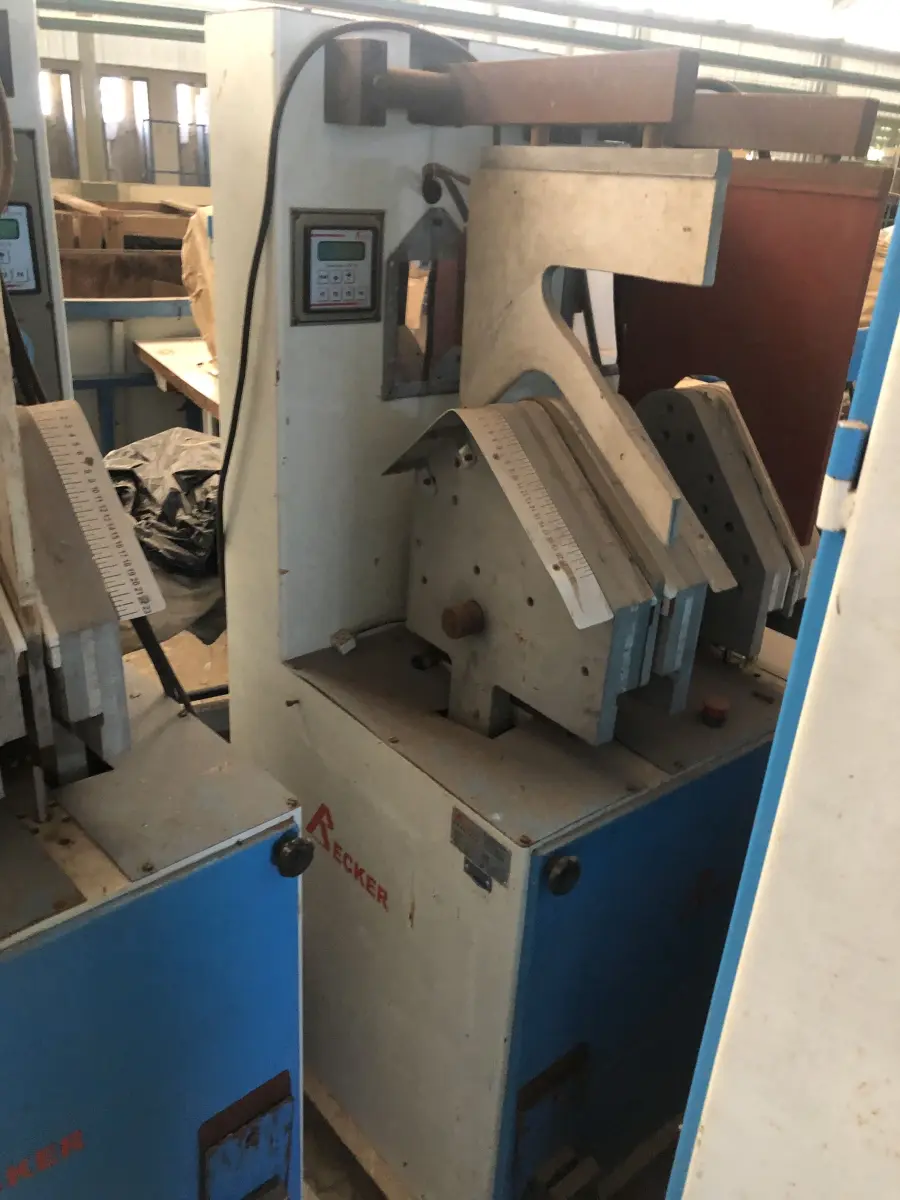 LOTE 081 - 3 máquinas Cambre duplo marca Becker