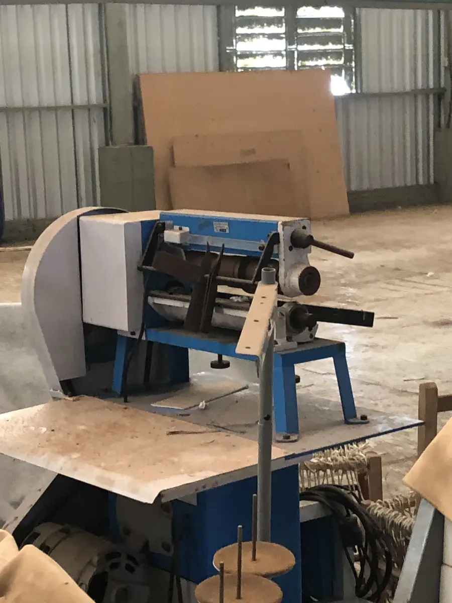 LOTE 077 - maq de cortar tiras