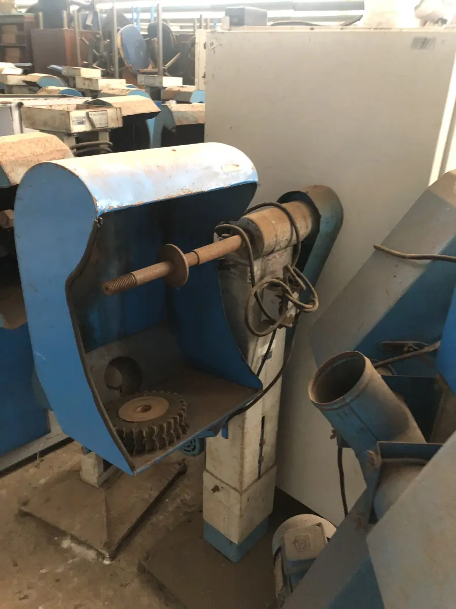 LOTE 024 - lote de 4 lixadeiras simples