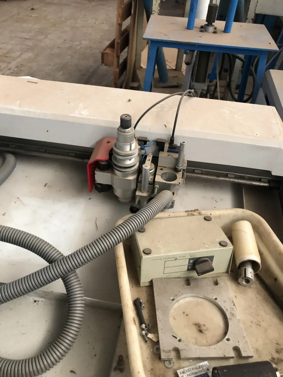 LOTE 065 - máquina Cad Cam com mesa eletrônica