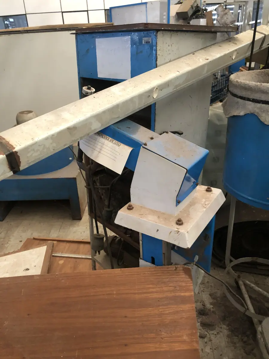 LOTE 123 - maq de rebater costura