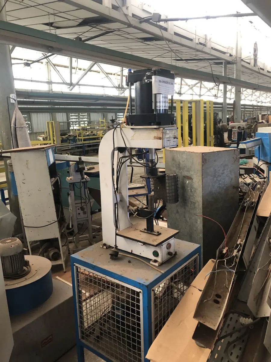 LOTE 109 - 5 prensas