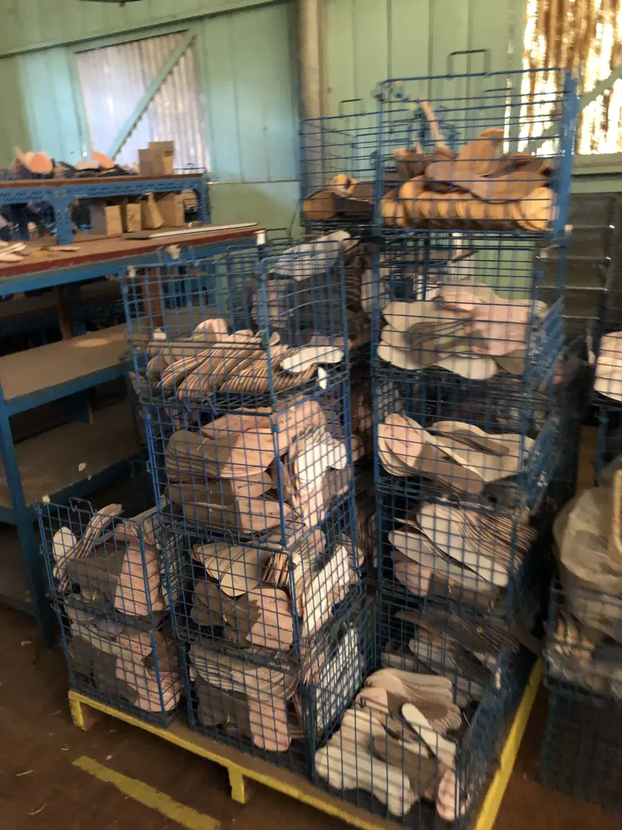 LOTE 146 - lote de caixas vazadas metálicas de empilhar