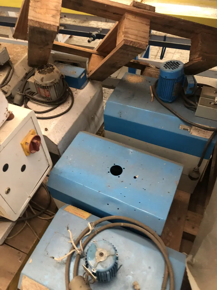 LOTE 117 - 5 estufas vento norte grande e pequenas