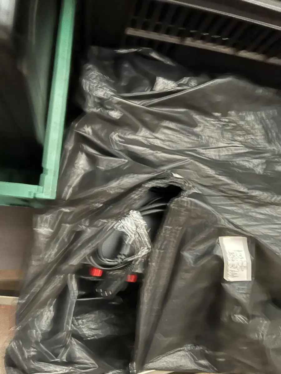 LOTE 001 - LISTAGEM GRANDE DE BENS DE LANCHERIA - PROJETOR, MESAS, CADEIRAS, FRITADEIRAS A GAS E ELETRICAS, FREEZERS, GELADEIRA, TELA, COMPUTADOR, LIXEIRA, FRIGOBAR,  FORNO CONVECTOR, CHAPA BIFETEIRA, AR CONDICIONADO SO FRENTE.