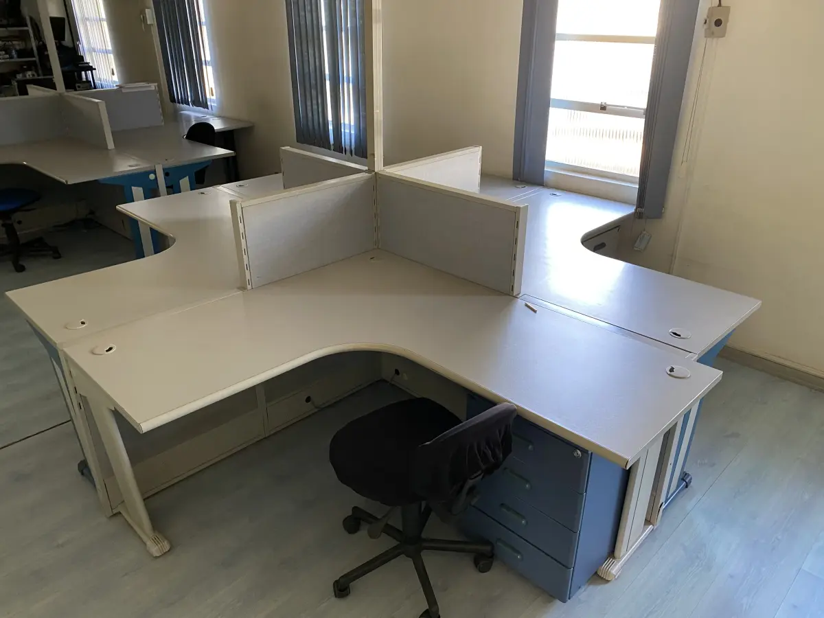 LOTE 510 - conjunto de 4 mesas 