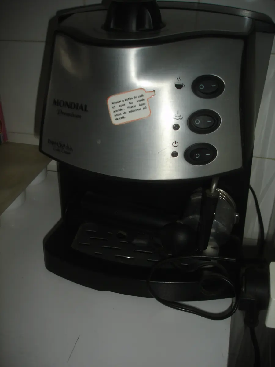 LOTE 024 - Cafeteira Mondial 
