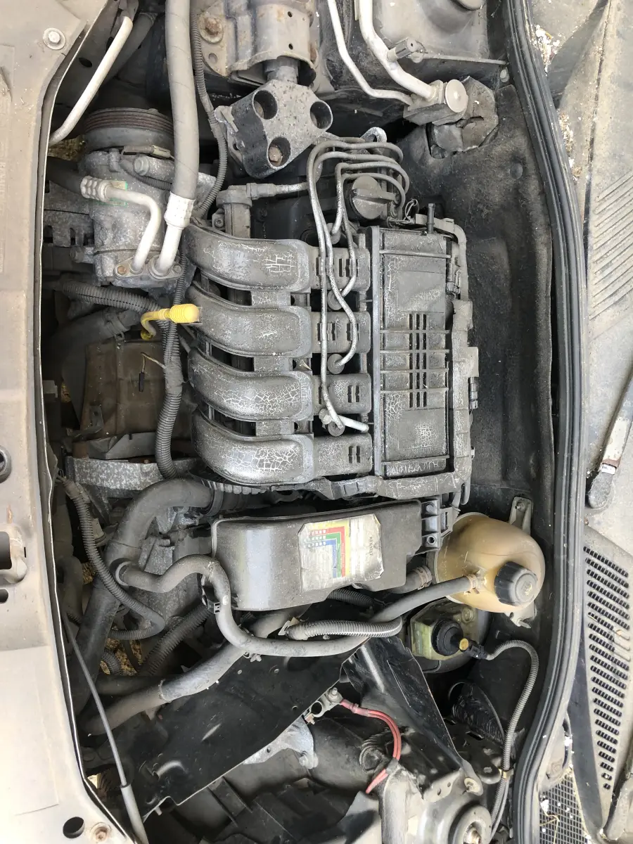 LOTE 005 - Renault Clio aut 1.0 16v pl.DMK1755 03/04