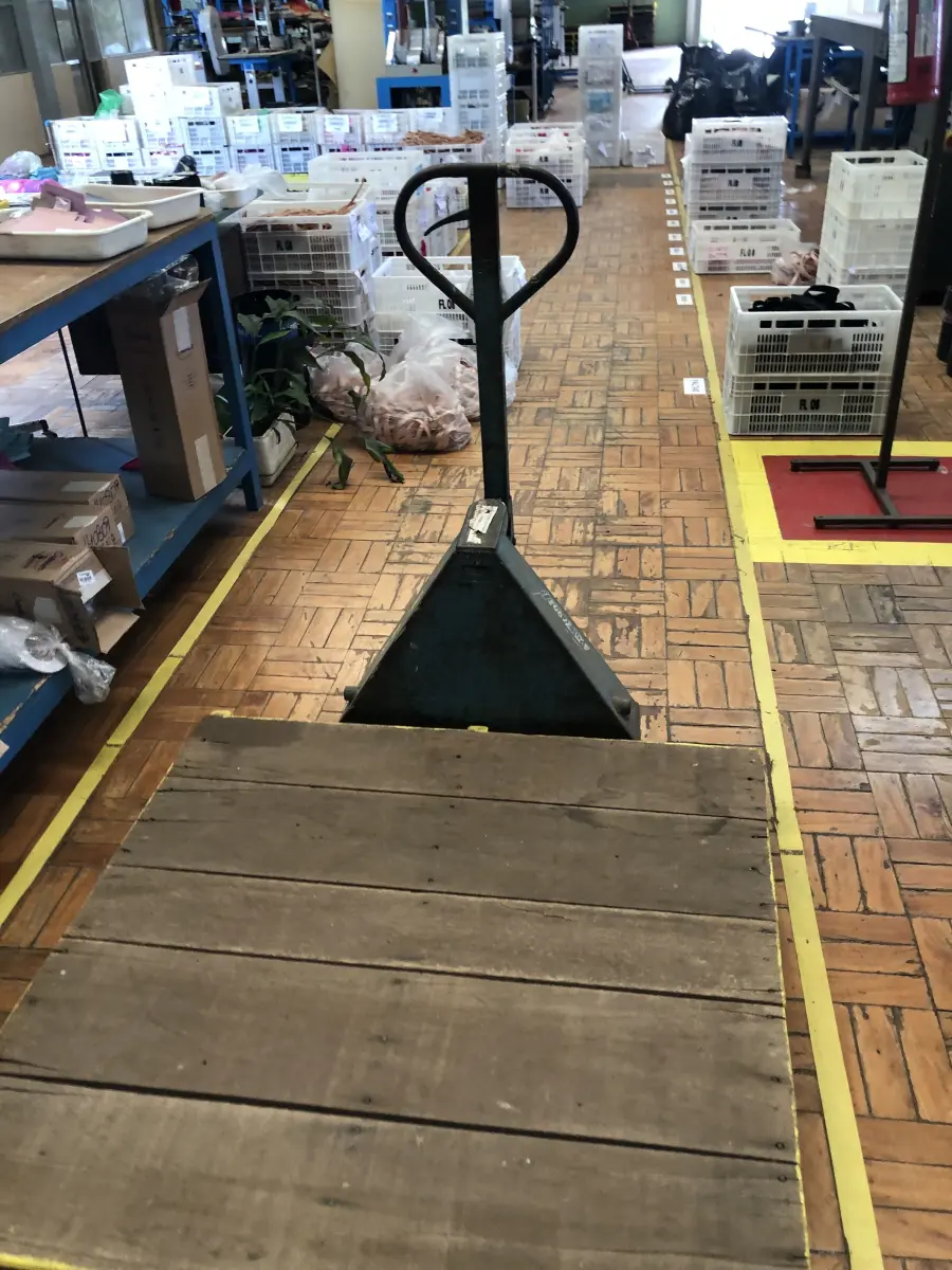 LOTE 343 - 3 carrinhos paleteiro 