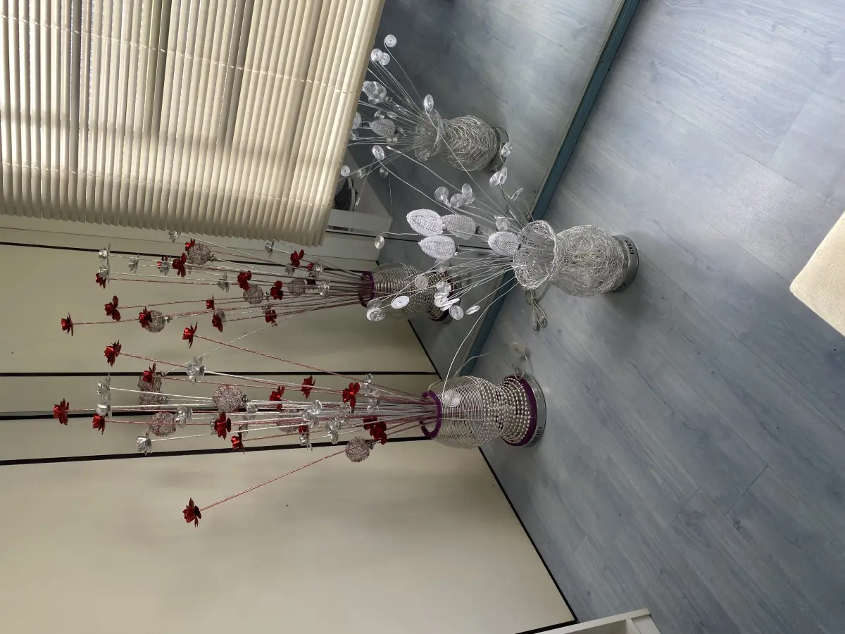 LOTE 519 - Lote de prateleiras para loja, mesa e enfeite 