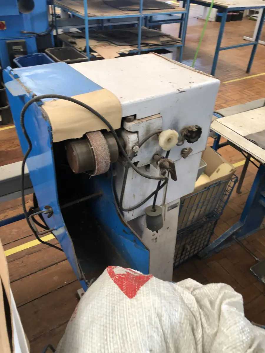 LOTE 407 - lixadeira simples