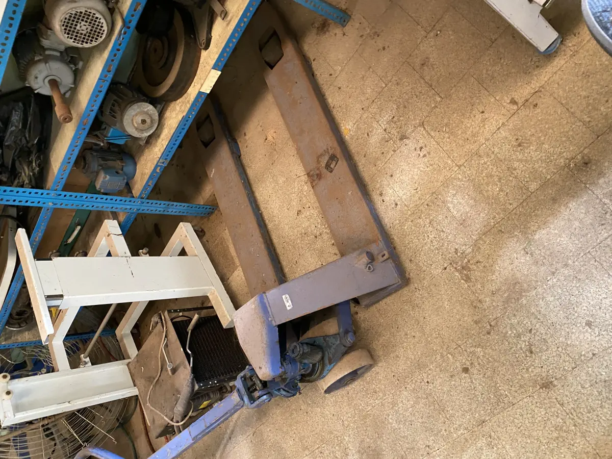 LOTE 485 - Carrinho paleteiro 