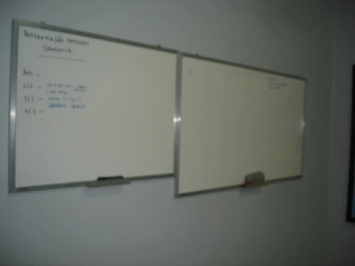 LOTE 020 - 2 quadros de escrever recados