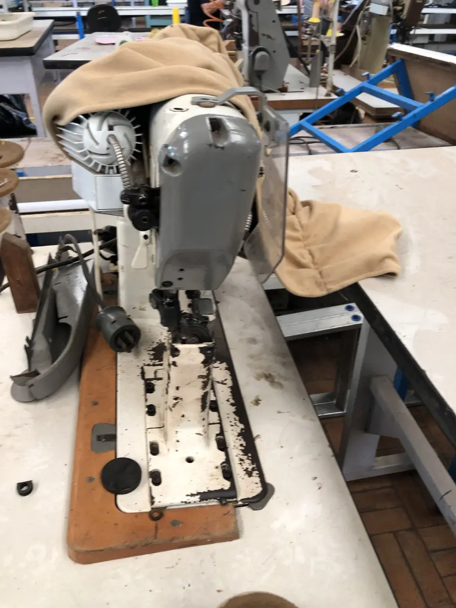 LOTE 323 - 3 máquinas de costura Pfaff