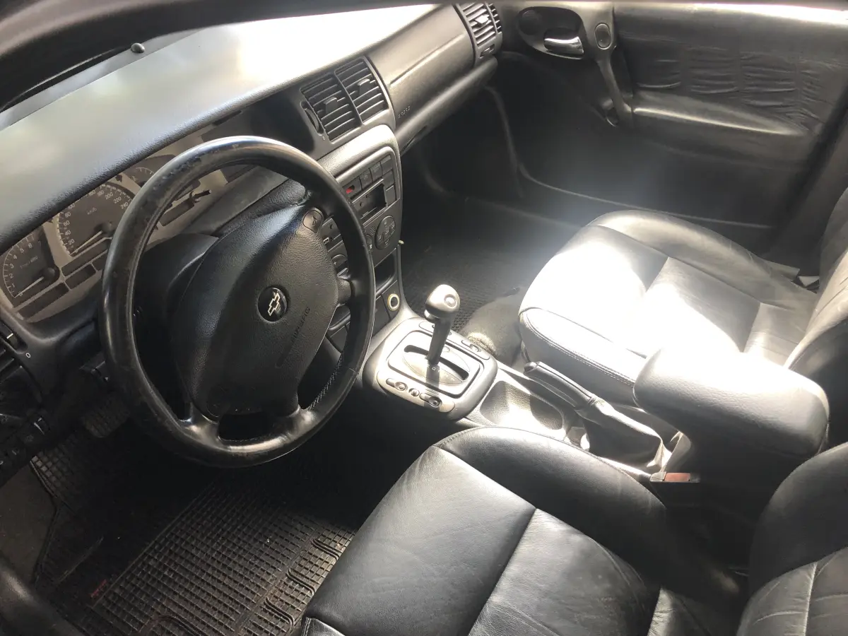 LOTE 006 - GM Vectra sedan cd pl. EZG2266  03/04