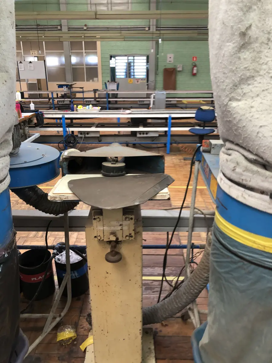 LOTE 259 - 2 coletores de pó e 2 lixadeiras 