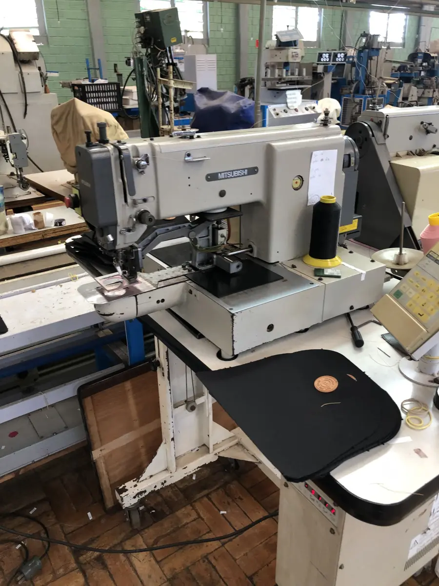LOTE 255 - 2 Máquinas de costura Mitsubishi
