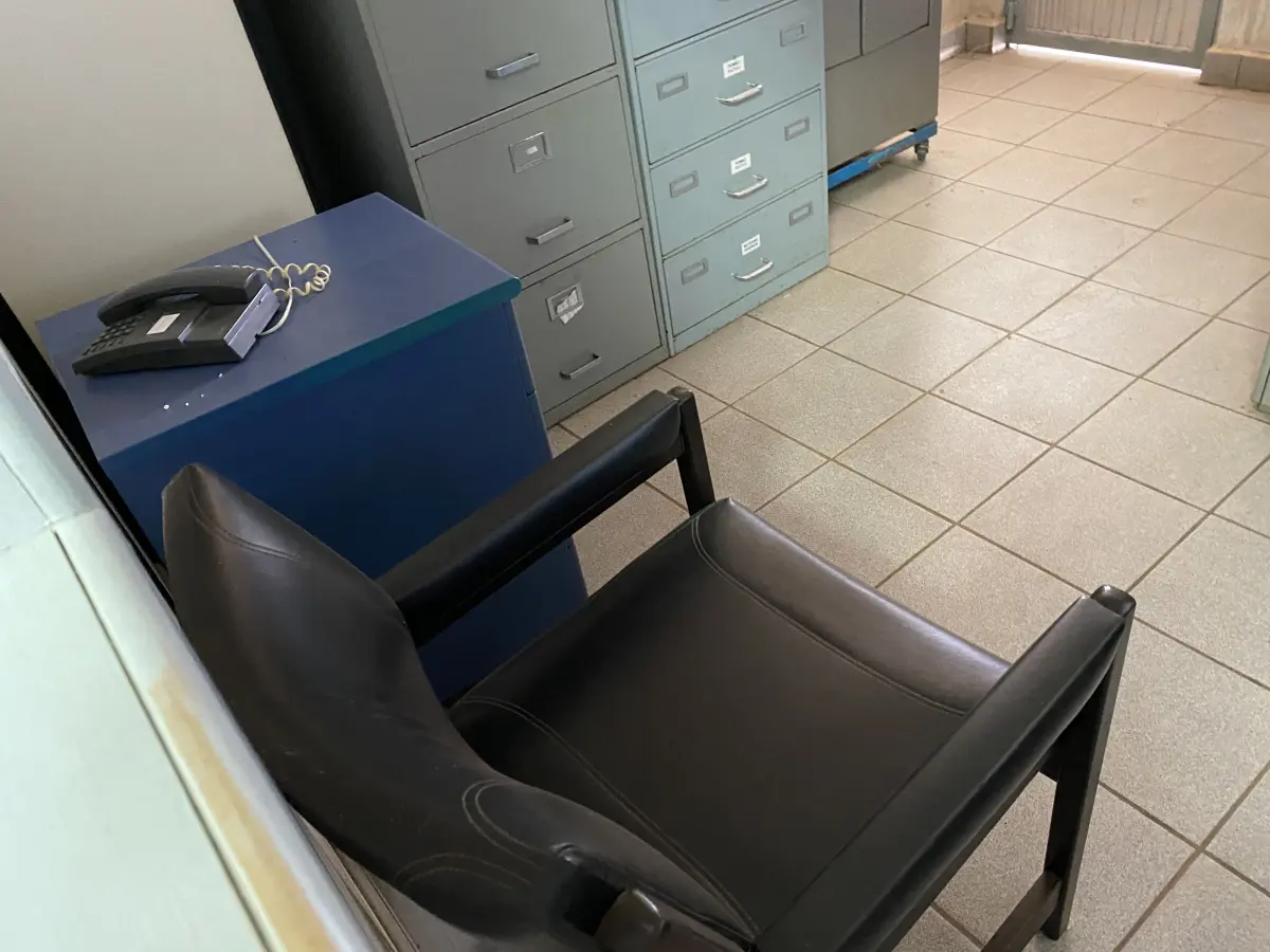 LOTE 506 - Cadeira e 2 balcões 