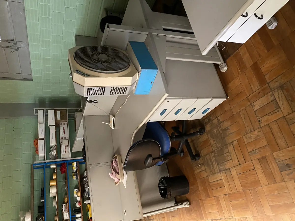 LOTE 426 - Conjunto de 4 mesas e 4 cadeiras