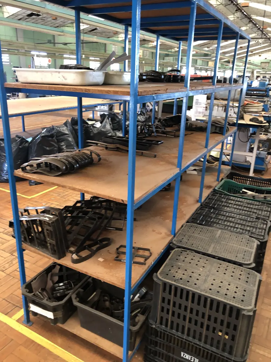 LOTE 346 - 3 prateleiras de metal 