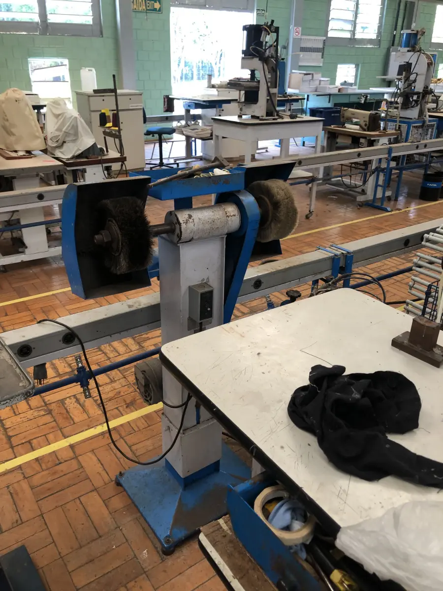 LOTE 297 - Escova dupla