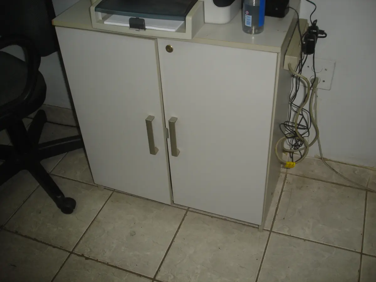 LOTE 019 - impressora HP e 2 telefones sem fio e balcão pequeno