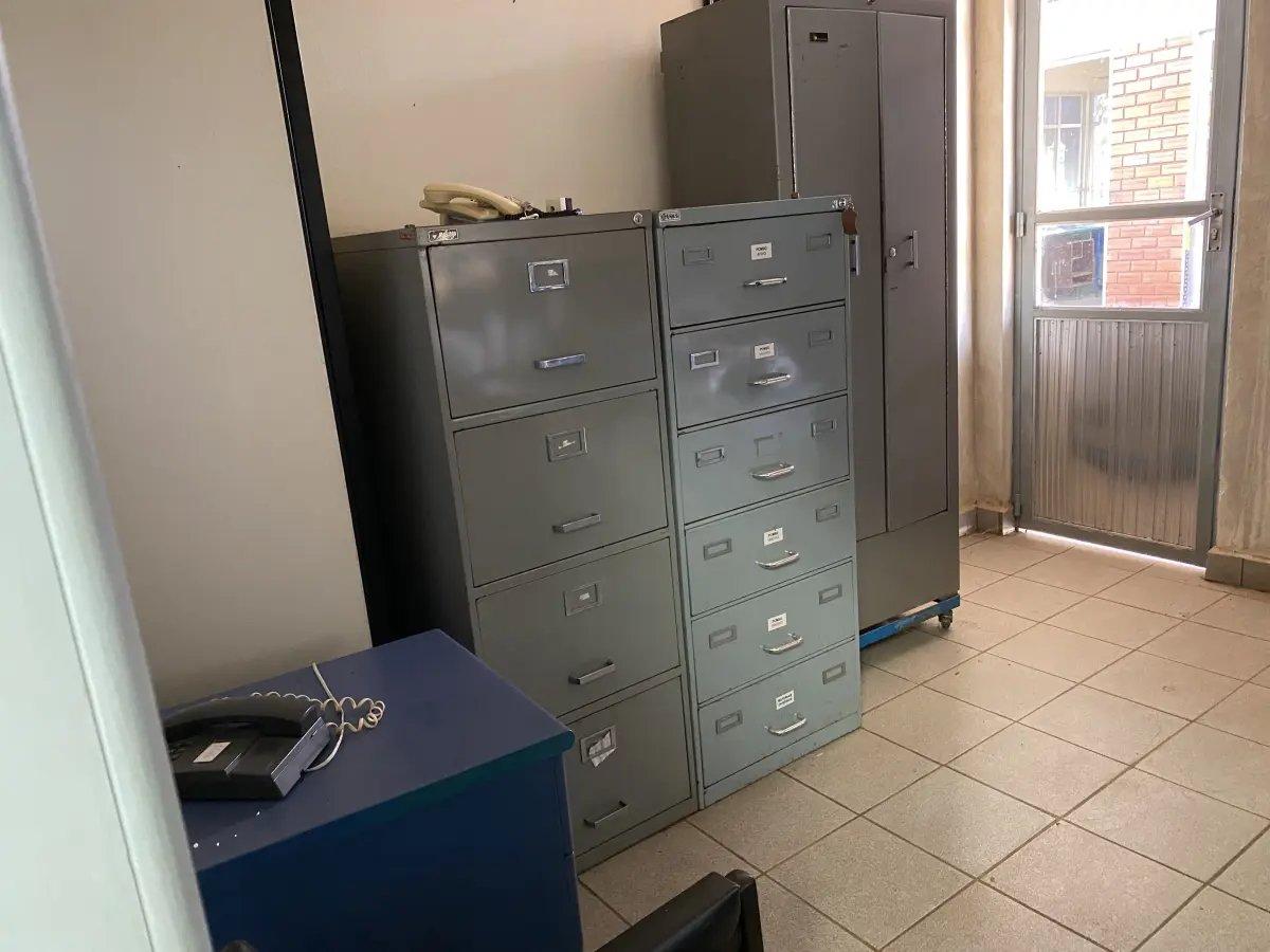 LOTE 505 - 2 aquivos de aço e armario 