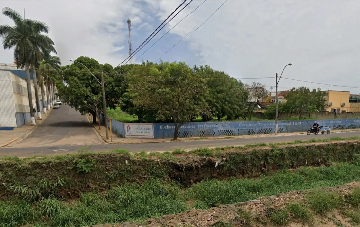 LOTE 001 - GRANDE TERRENO DE ESQUINA NO CENTRO DE LINS SP - COM 3.069,20M2 - LIVRE DESOCUPADO - PRONTA ENTREGA