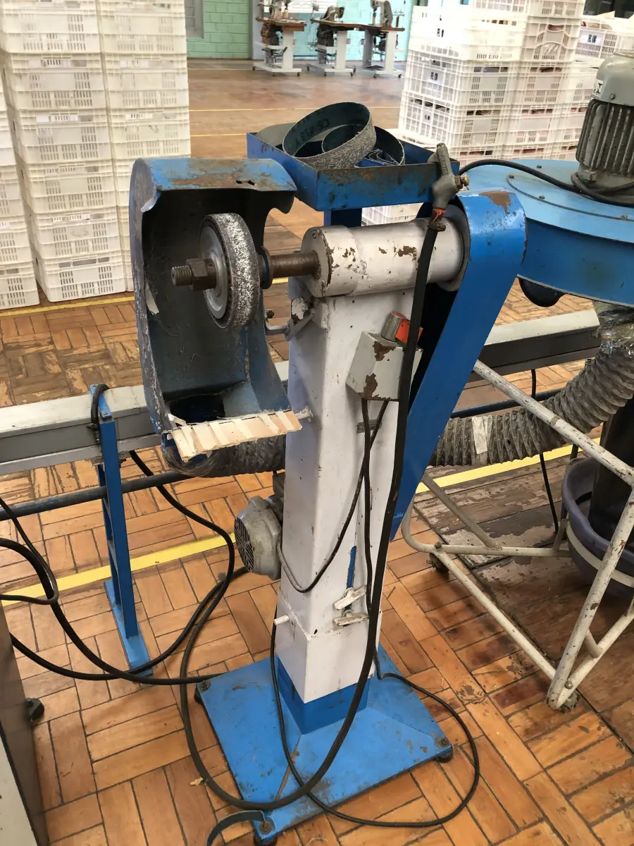 LOTE 281 - escova simples