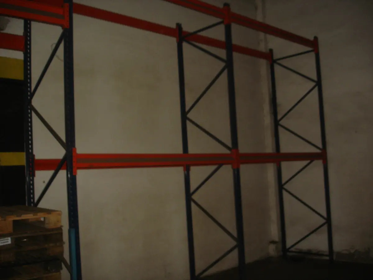 LOTE 025 - prateleiras de montar laranja e azul