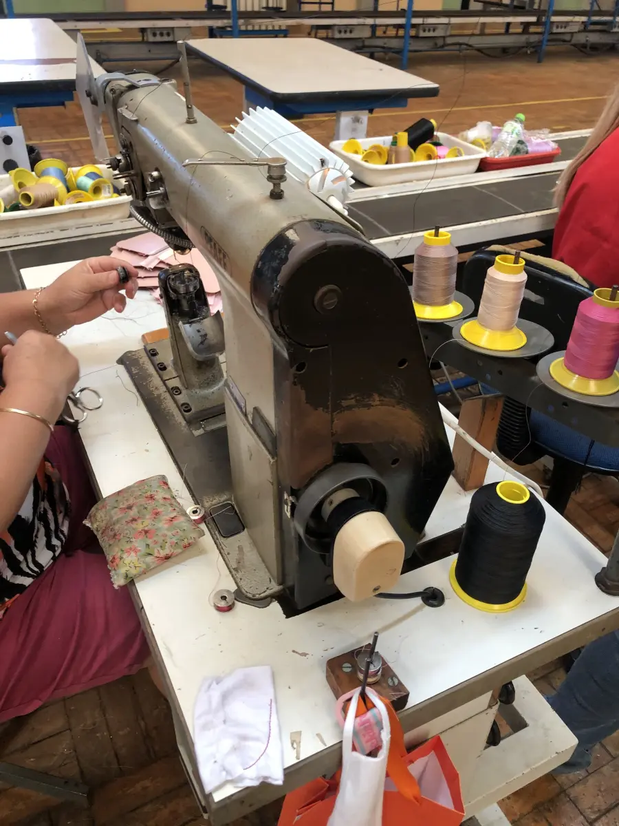 LOTE 240 - 8 máquinas de costura Pfaff