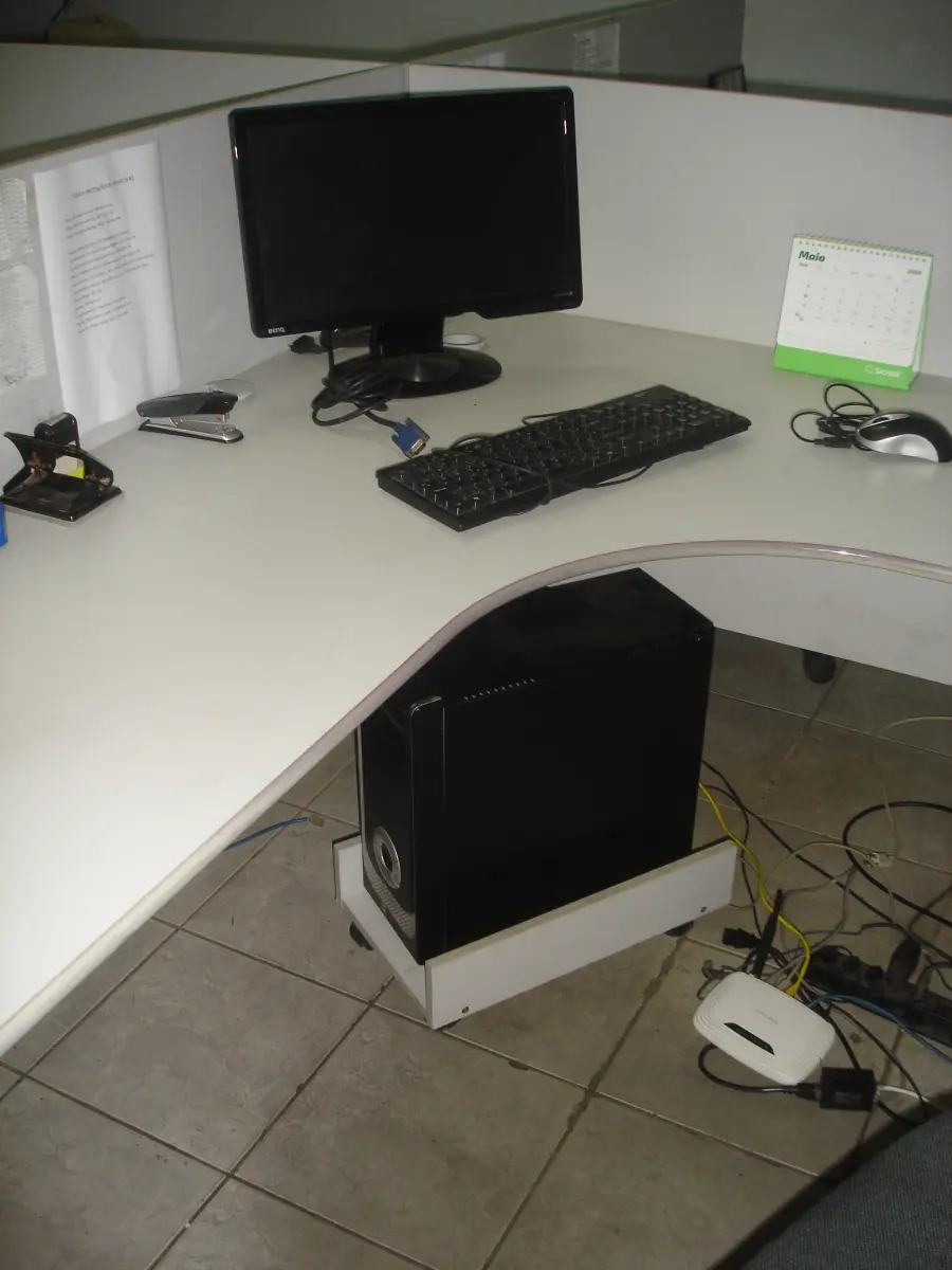 LOTE 018 - cpu, monitor, teclado, mouse, 2 estabilizadores