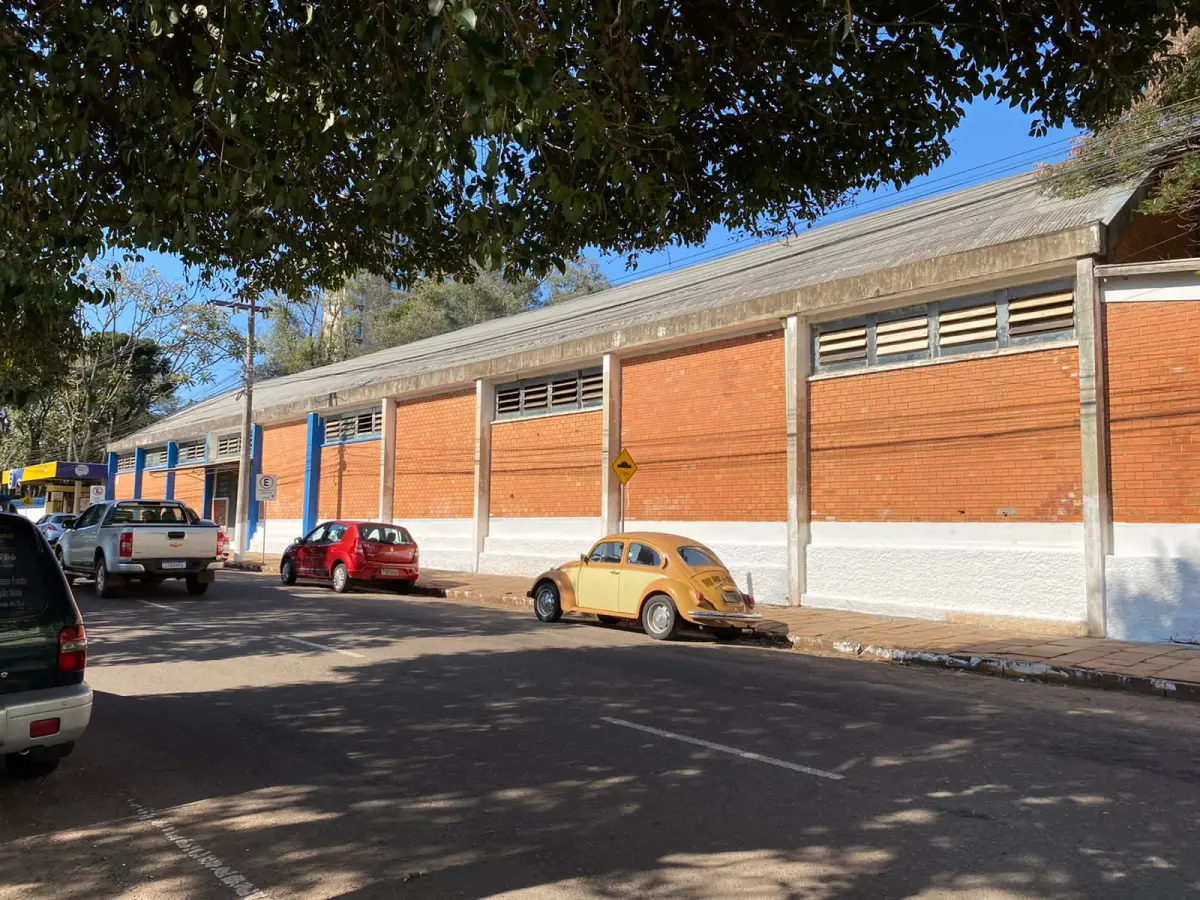 LOTE 001 - VENDA NA MODALIDADE STALKING HORSE DE IMÓVEL EM TERRENO DE 12.300M2 COM 5.150M2 CONSTRUÍDOS – ESCOLA FUNCIONANDO – QUADRA INTEIRA -  NO CENTRO DE PASSO FUNDO/RS - OBRIGATÓRIA A CONTINUAÇÃO DA ESCOLA POR NO MÍNIMO 5 ANOS - VEJA TERMO DE MANUTENÇÃO COM O LEILOEIRO