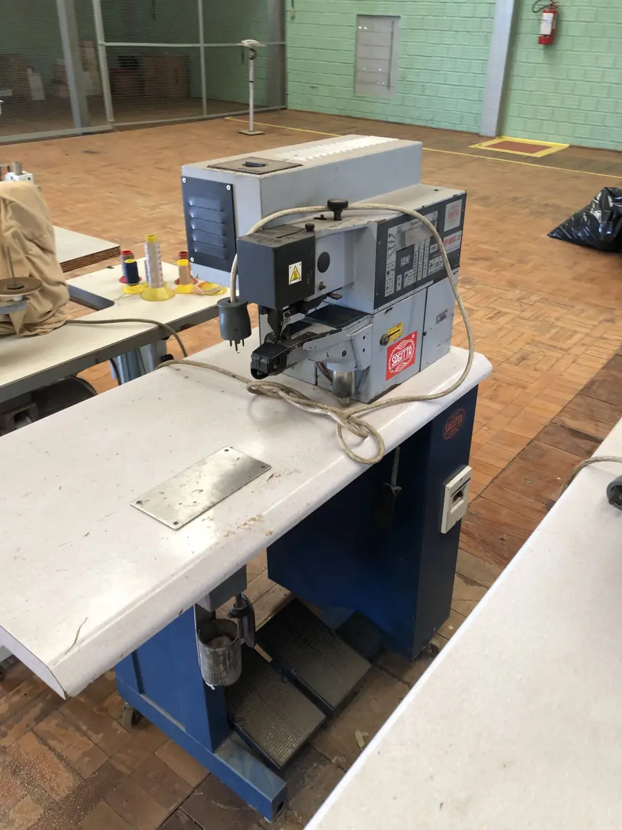 LOTE 217 - 4 máquinas de costura Sagita 