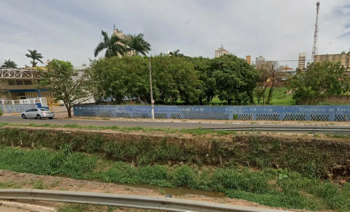 LOTE 001 - GRANDE TERRENO DE ESQUINA NO CENTRO DE LINS SP - COM 3.069,20M2 - LIVRE DESOCUPADO - PRONTA ENTREGA