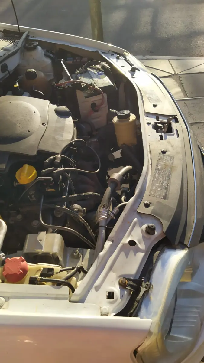 LOTE 001 - RENAULT Logan 2013  Expression  1.6 completo