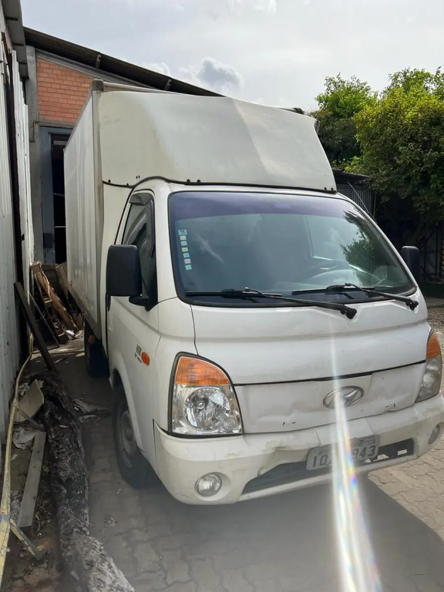 LOTE 095 - veiculo Hyundai HR placas IOZ 2943 08/09 cor branca com caçamba fechada