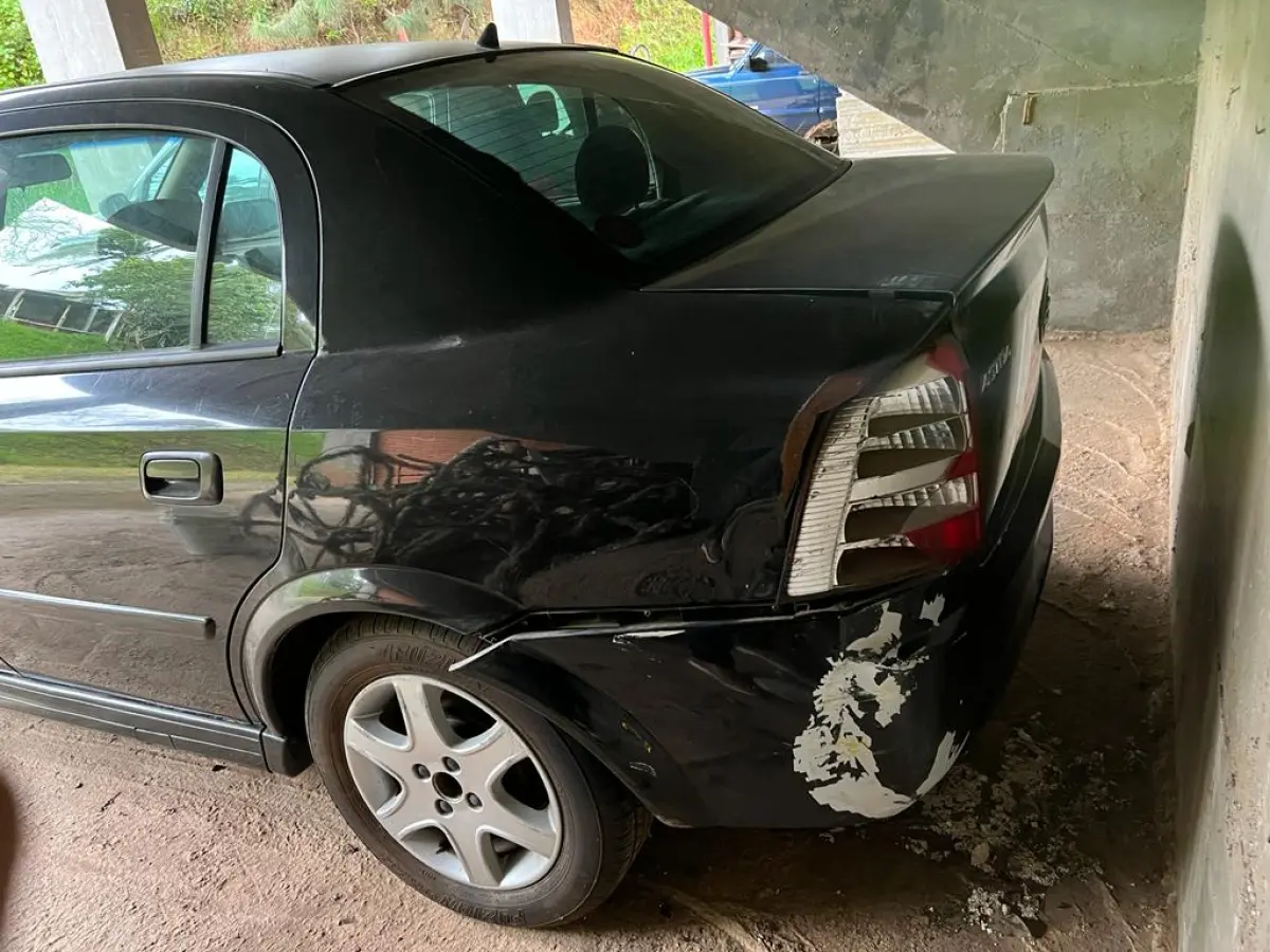 LOTE 004 - Chevrolet Astra sedan 2.0 pl. DQB1066 04/05