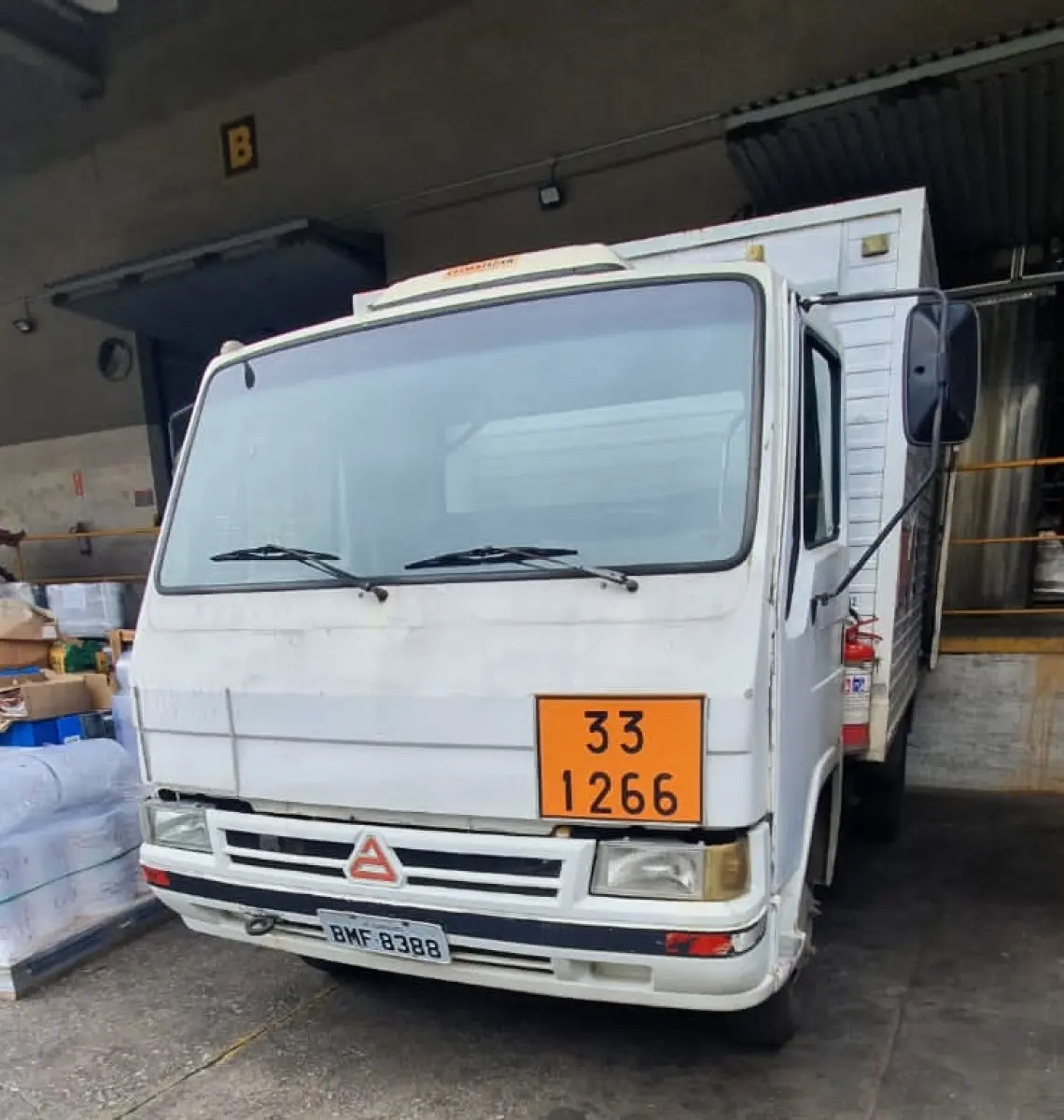 LOTE 008 - Caminhão Agrale 1800d rd fd pl. BMF8388  92/93