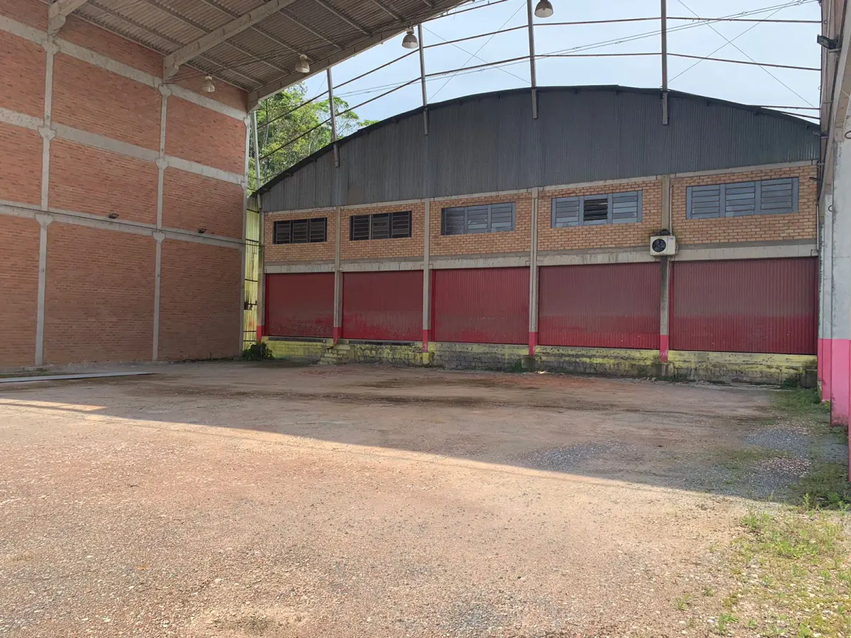 LOTE 001 - GRANDE PAVILHAO EM TERRENO DE 39.000M2 FRENTE PARA BR 280 EM JARAGUA DO SUL SC