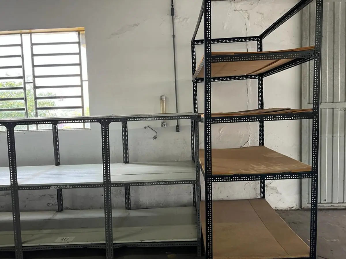 LOTE 001 - lote de prateleiras largas tipo modulaveis