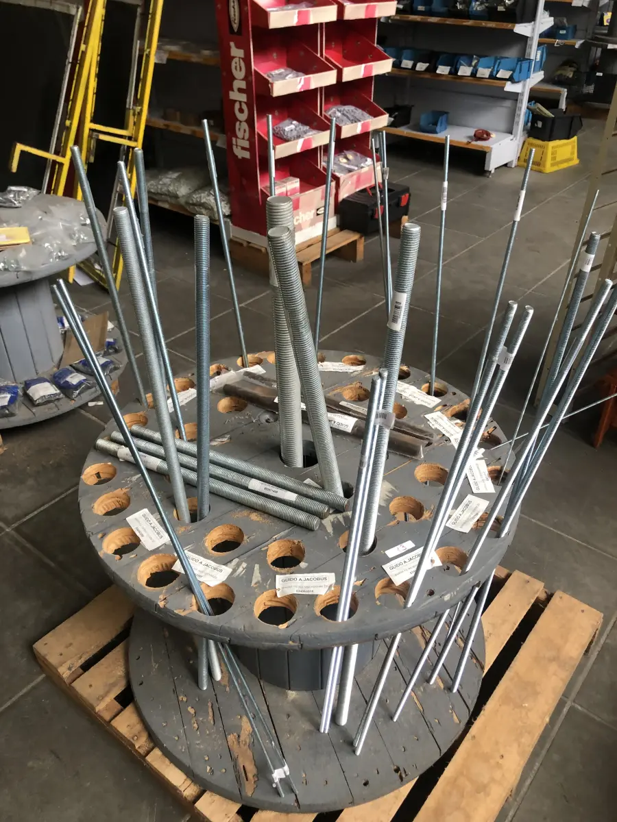 LOTE 013 - lote com  parafusos longos com rosca sem fim diversos tamanhos