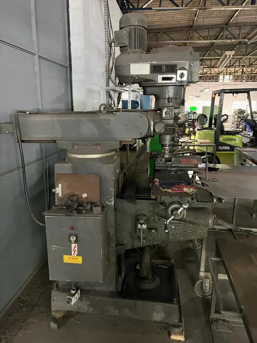 LOTE 109 - torno furadeira radial com mesa