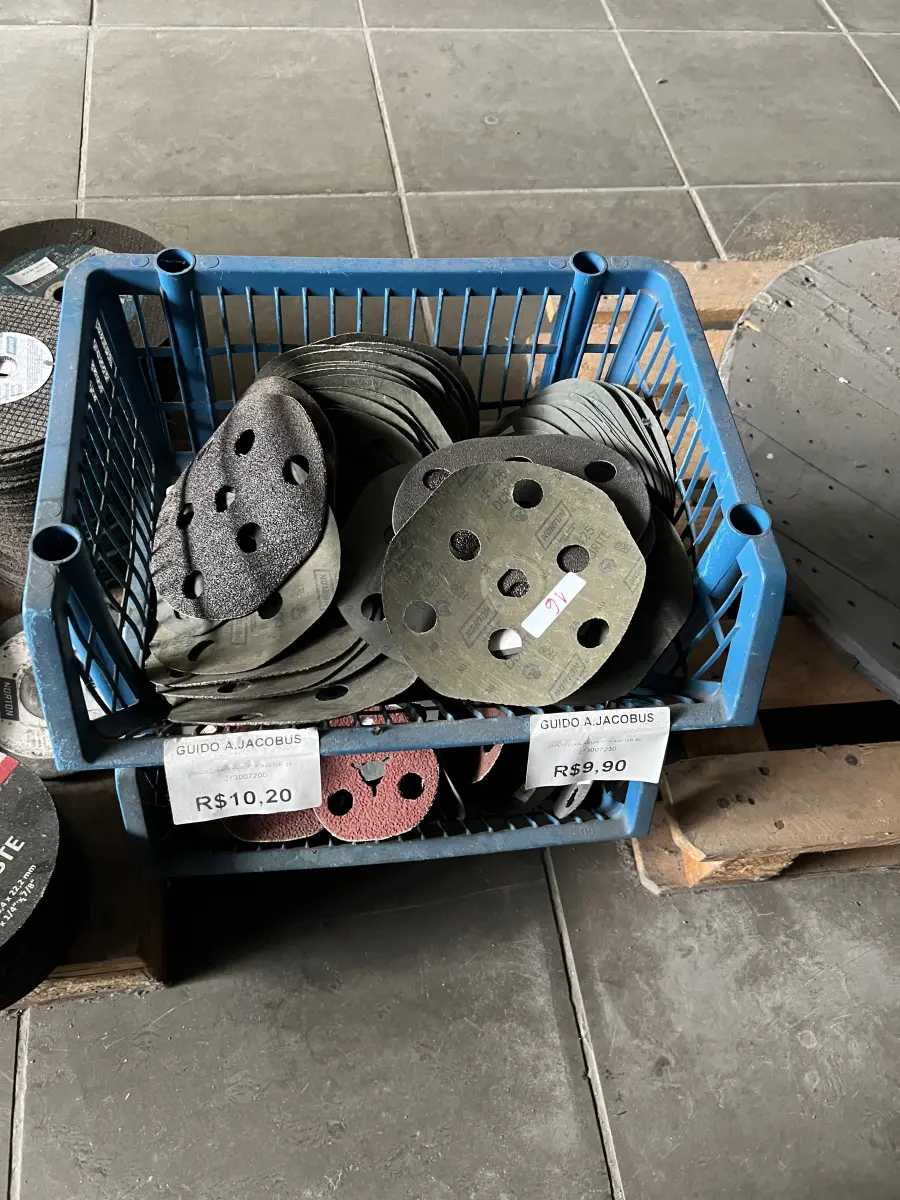 LOTE 016 - Lote com discos de corte/desbaste, lixas,