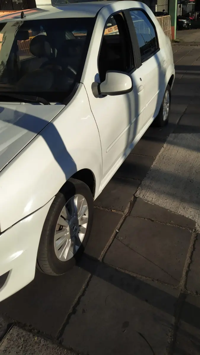 LOTE 001 - RENAULT Logan 2013  Expression  1.6 completo