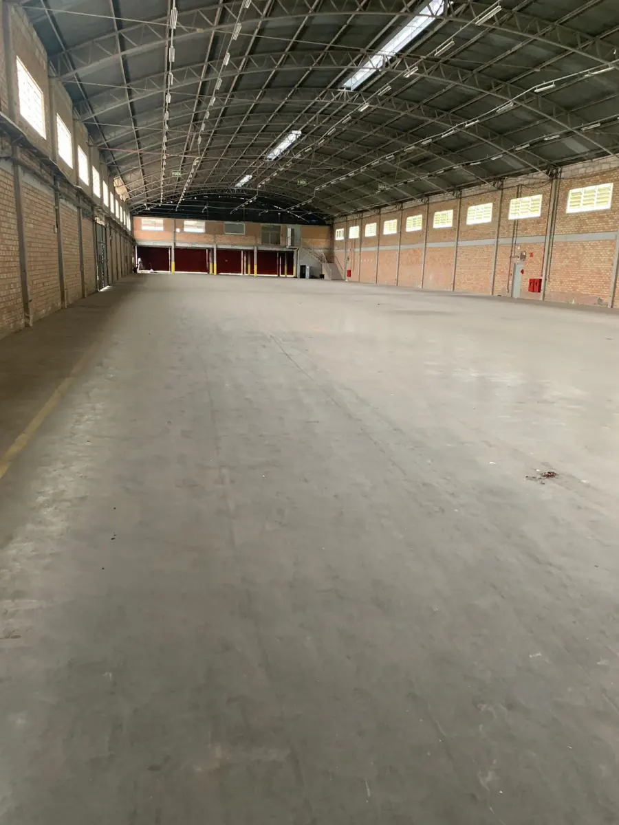 LOTE 001 - GRANDE PAVILHAO EM TERRENO DE 39.000M2 FRENTE PARA BR 280 EM JARAGUA DO SUL SC