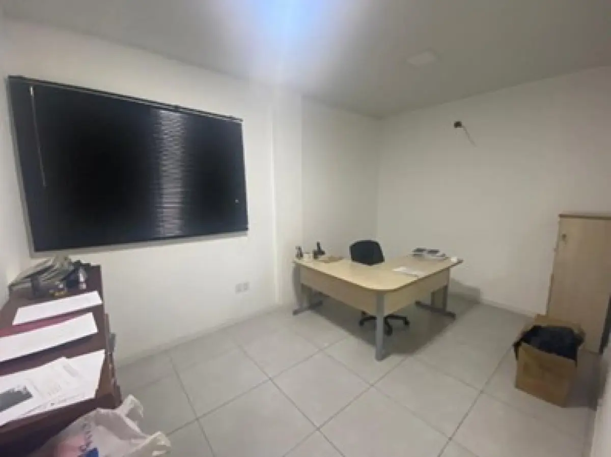 LOTE 009 - 1 poltrona de escritório